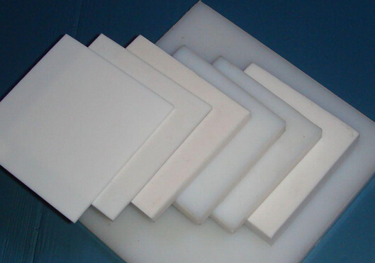 PCTFE树脂可制成用于模塑和挤塑的粒料。亦可制成棒和管。图片