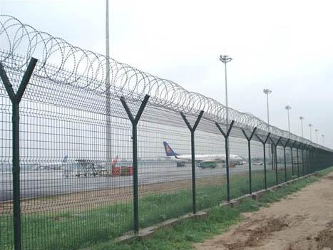 新疆护栏网 围栏网 厂区隔离栅 监狱护栏