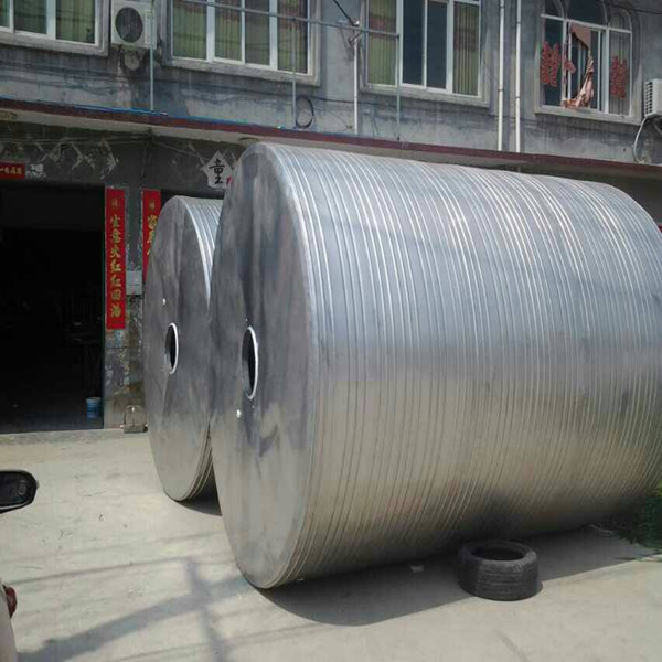 供应产品更为实用，徐州不锈钢保温水箱图片