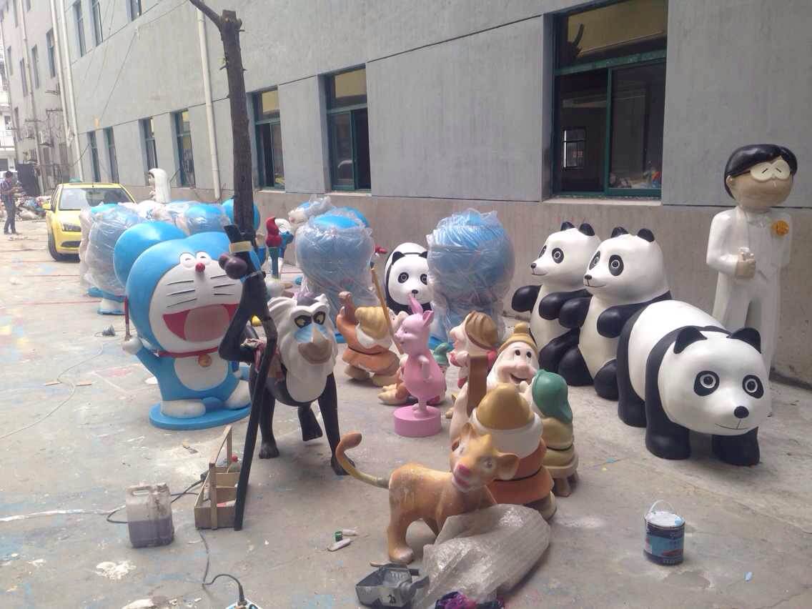 供应西宁国宝熊猫卡通雕塑模型制作厂家，卡通造型多样熊猫企鹅雕塑道具出售