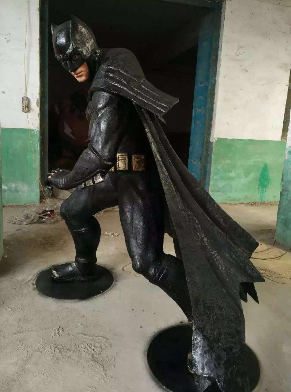 福州形象逼真蝙蝠侠超人雕塑供应商批发