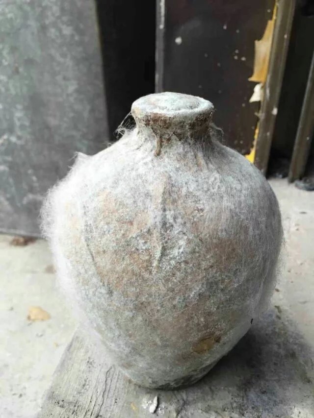 供应源自贵州省茅台镇的洞藏老坛酒图片