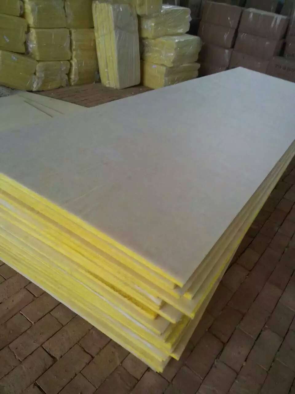 供应专业生产岩棉板。建筑建材