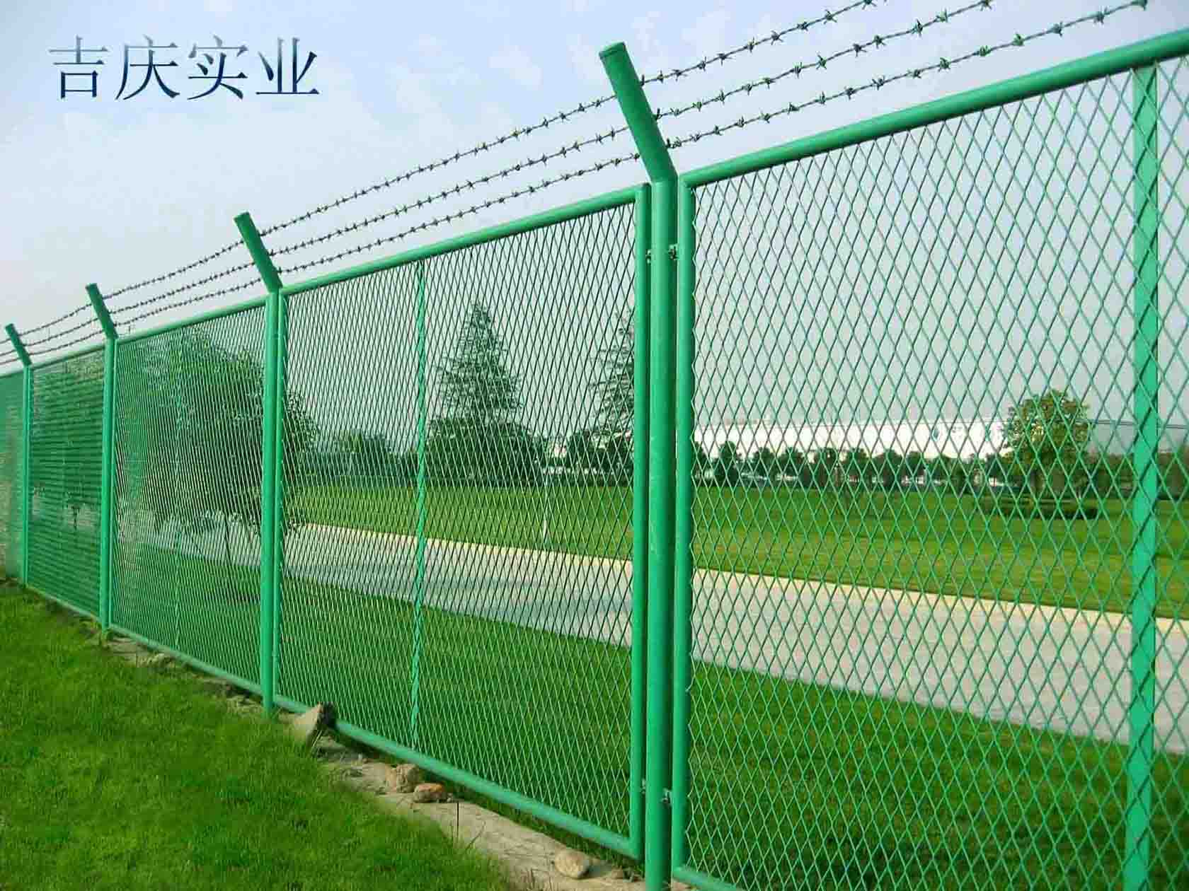 供应江夏厂区浸塑钢板网护栏围网价格