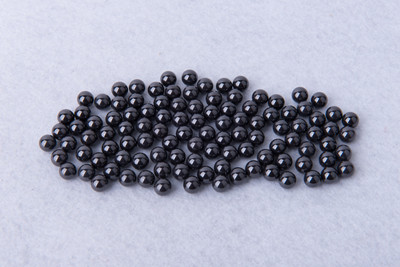 供应专业生产黑色氧化锆球、锆球发黑处图片
