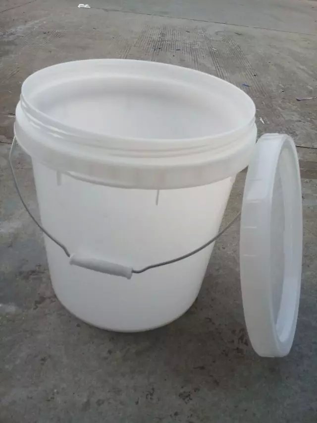 供应用于塑料桶生产的厂家直销20L开牙塑料桶，20公斤螺旋盖塑料桶，加厚涂料桶，可循环使用塑广口桶