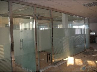 太原玻璃隔断厂家定做办公室玻璃隔断图片