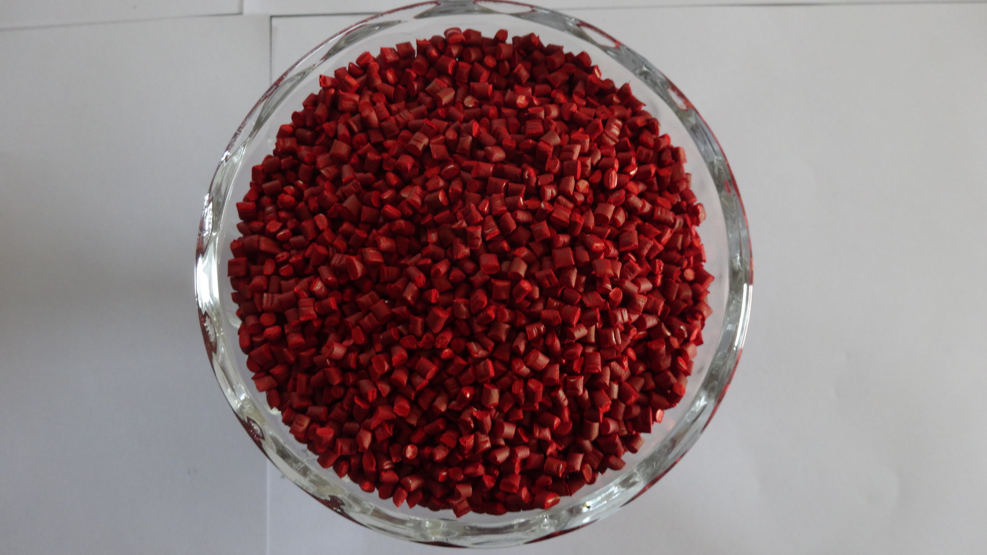 供应用于塑料制品的吹膜用亮红1001红色母粒厂家低