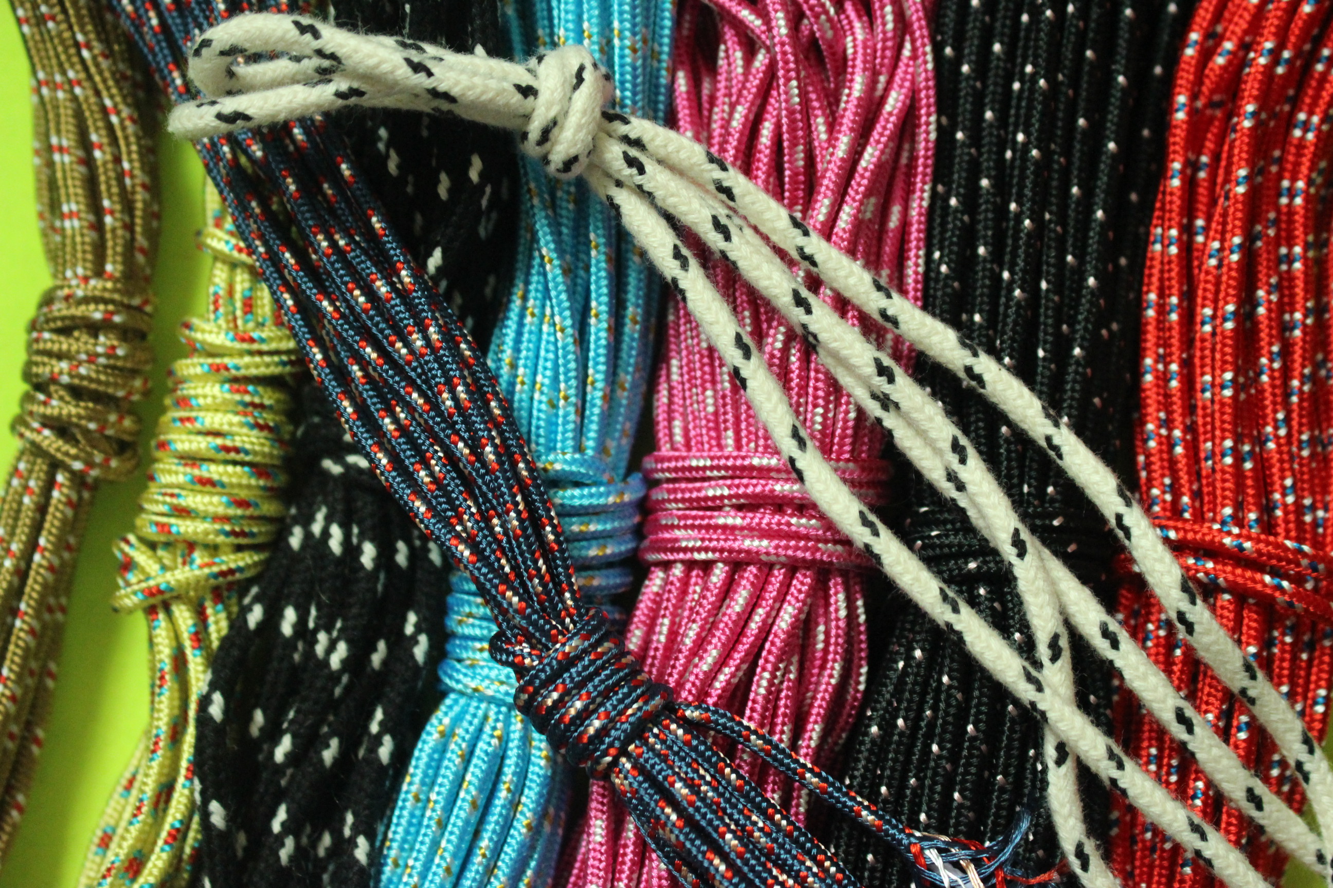 生产涤纶五彩伞绳 户外登山耐磨绳供应生产涤纶五彩伞绳 户外登山耐磨绳