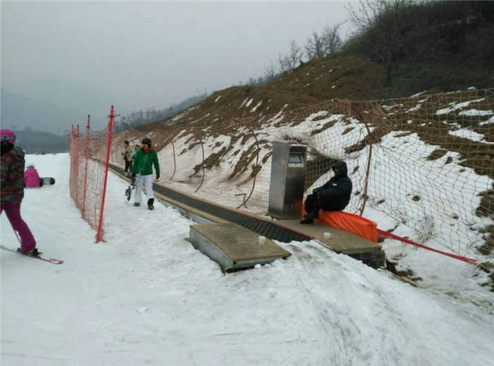 供应用于输送人员的诺泰克厂家供应滑雪魔毯电梯  助