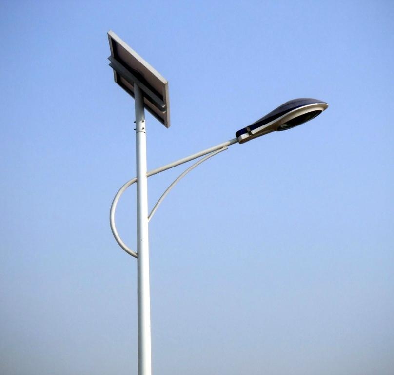 供应太阳能路灯厂家6米30w路灯亮化工程图片