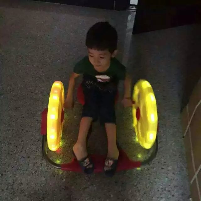 郑州市许昌儿童手摇扭扭滑行漂移车厂家