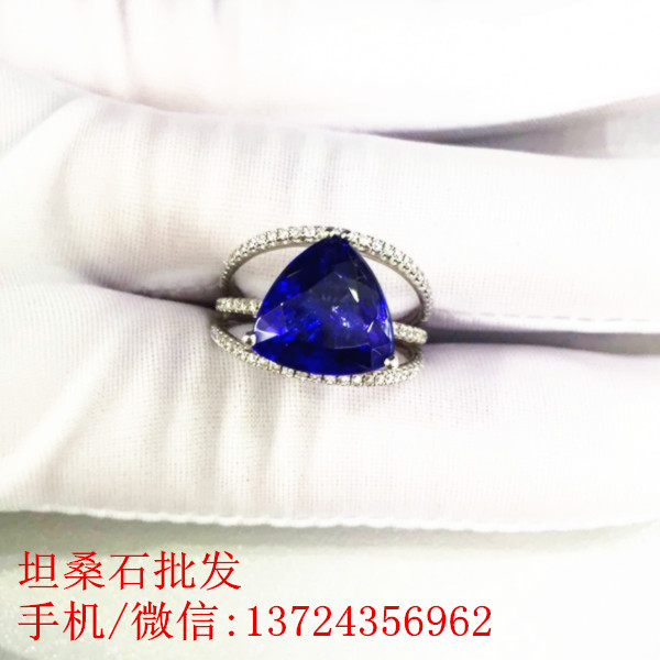 供应三角形坦桑石戒指,一件也是批发价格出货,欢迎珠宝店铺拿货顾客以及彩宝爱好者,微信：13724356962