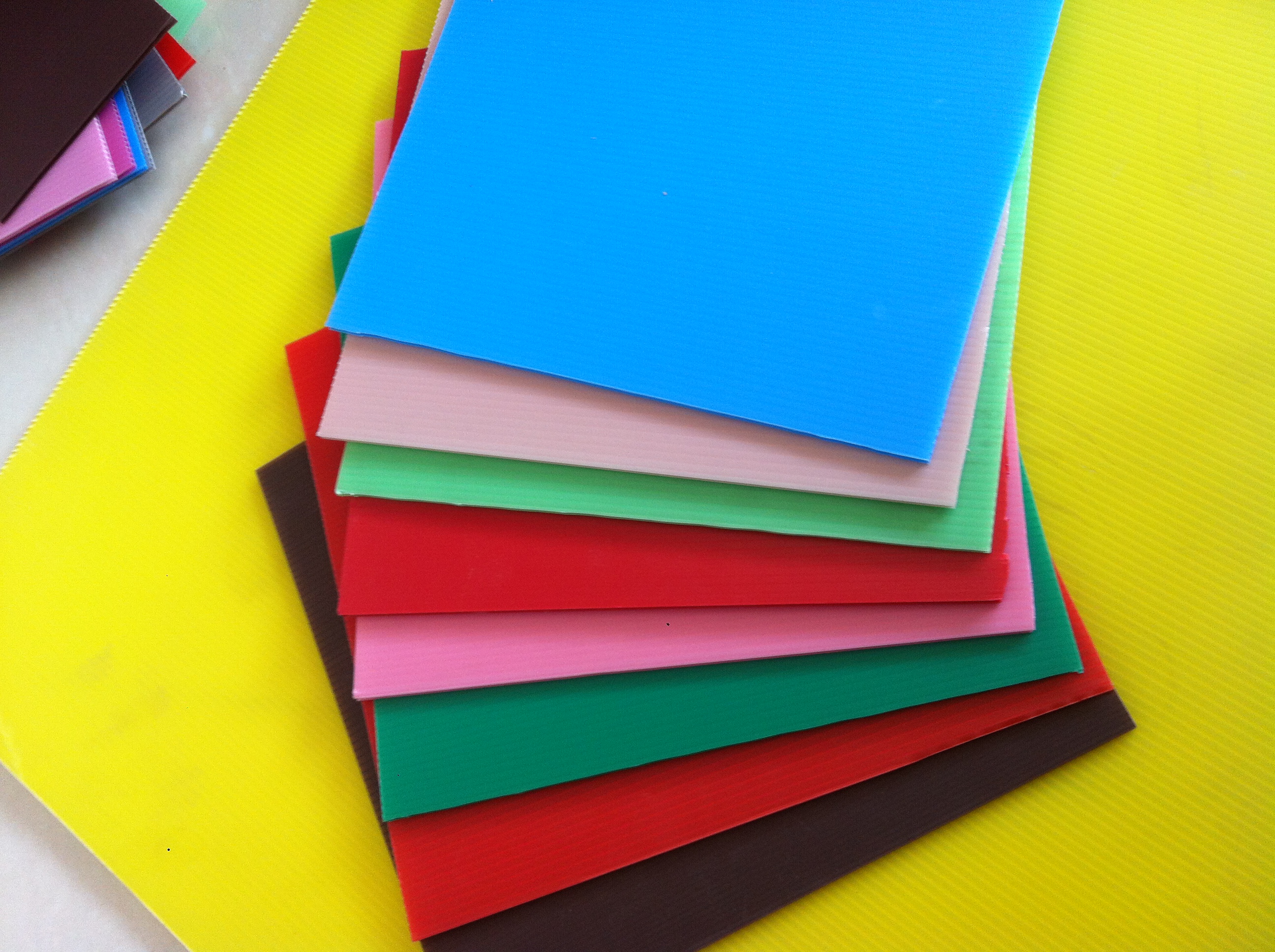 厂家直销彩色PP塑胶中空板万通板 周转箱刀卡广告牌专用可定制