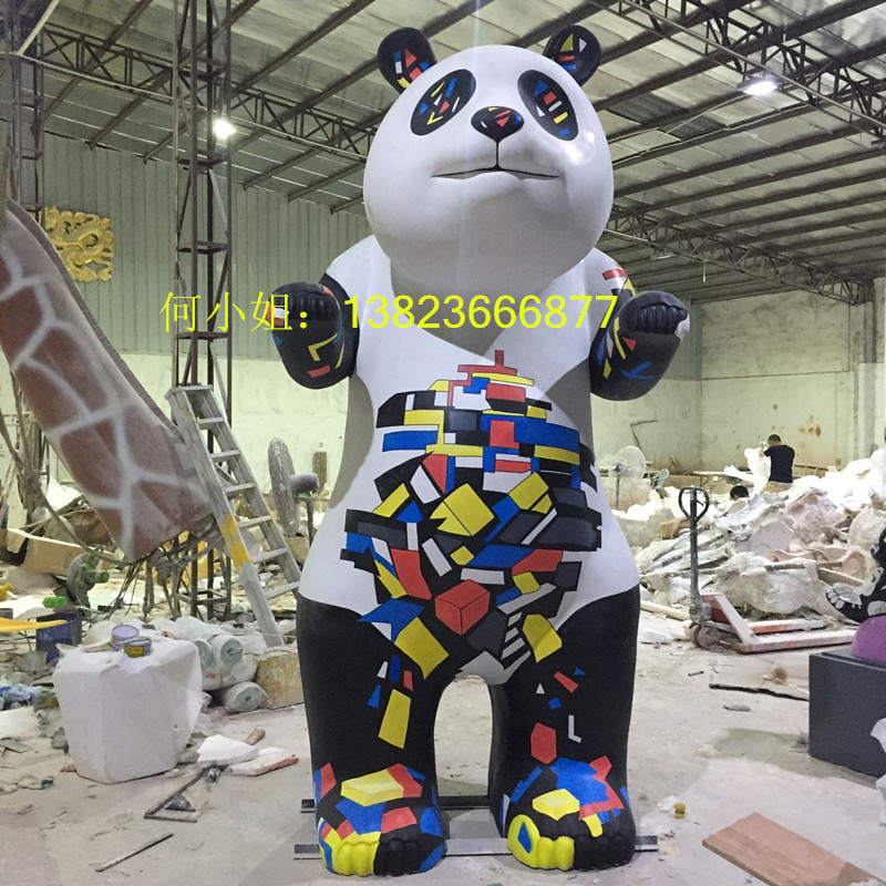玻璃钢彩绘熊猫造型雕塑供应用于碧桂园展览的玻璃钢彩绘熊猫造型雕塑 玻璃钢动物雕塑