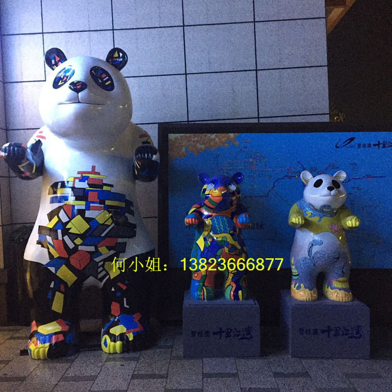 深圳市玻璃钢彩绘熊猫造型雕塑厂家