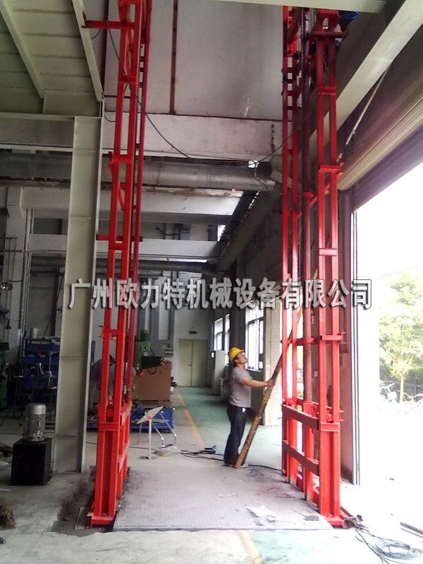 供应深圳龙岗小型升降机，导轨式升降机图片