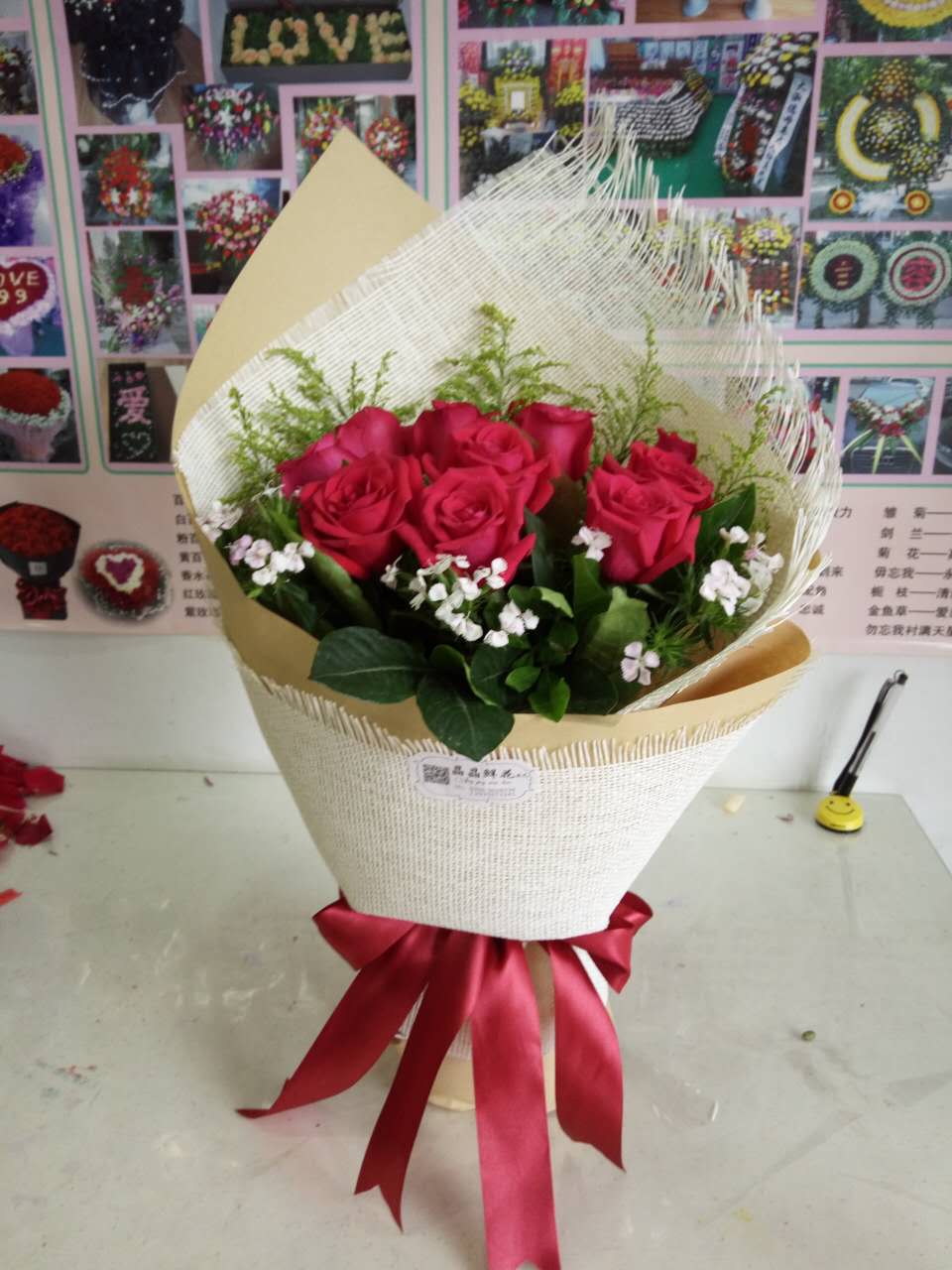 11朵玫瑰+2个公仔 爱是你我，一心一意，情人节，妇女节  生日，纪念日，