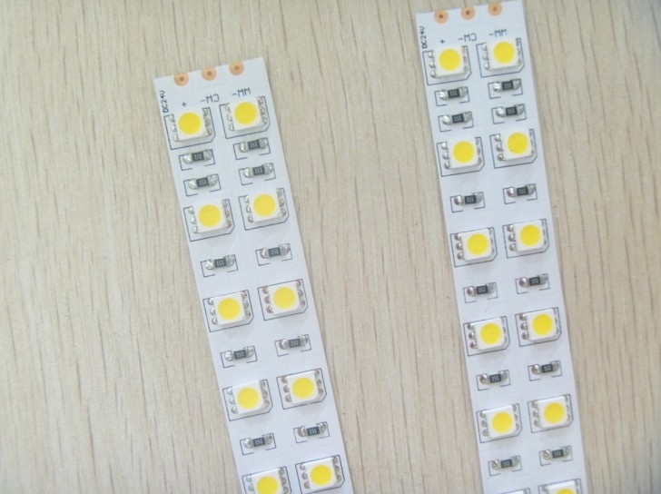 LED灯条 LED灯带 软灯条 LED硬灯条 5050超高亮度灯条，采用台湾晶元芯片封装 亮度高 光衰低 使用时间长