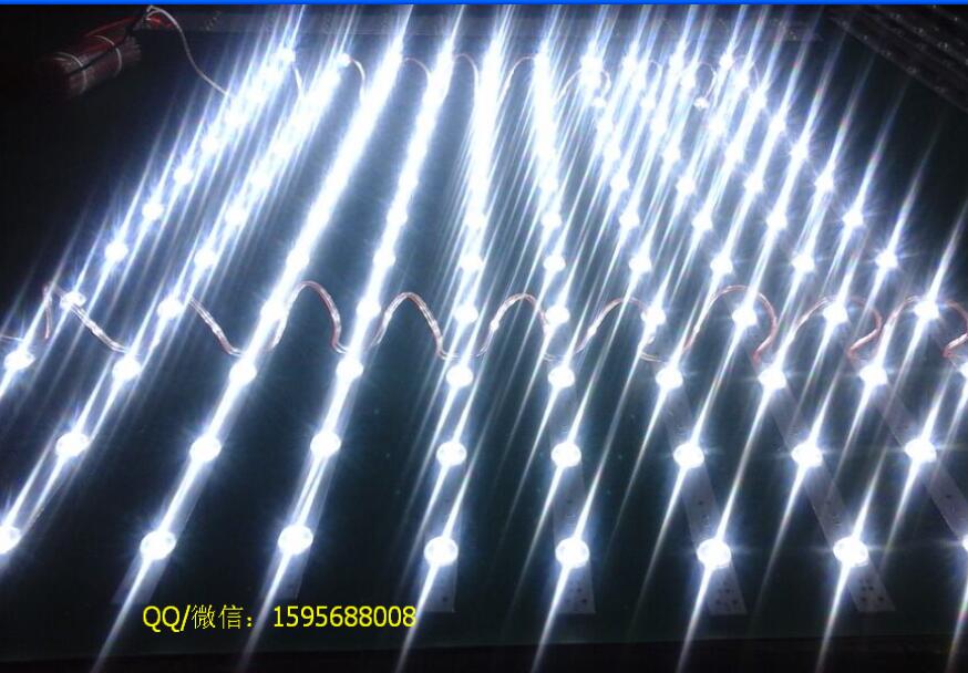 防雨水漫反射带透镜灯条是一种应用于室外广告灯箱照明的LED灯具,