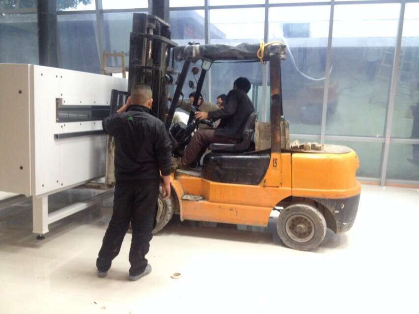 供应松江专业搬家搬厂搬迁机械设备装卸图片
