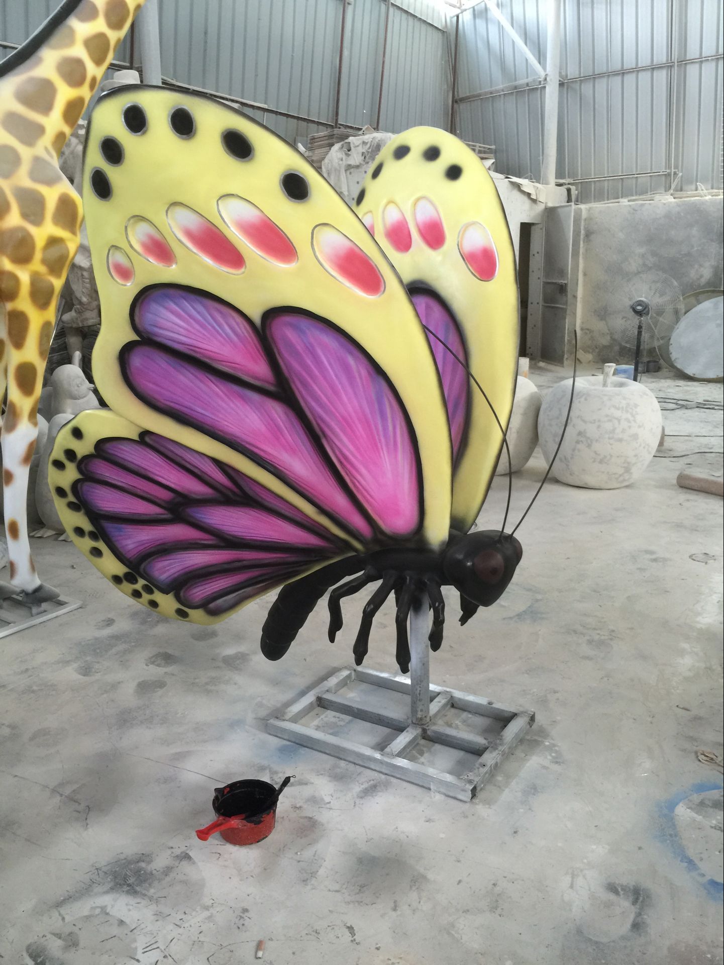 供应广东玻璃钢蝴蝶，价格，厂家，批发商 广东玻璃钢蝴蝶雕塑订做直销报价图片