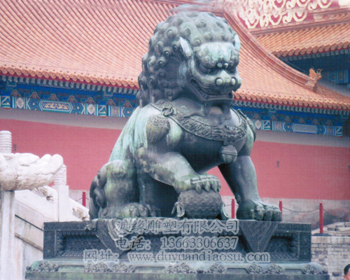 供应用于的故宫铜狮子定做价格选渡缘雕塑图片