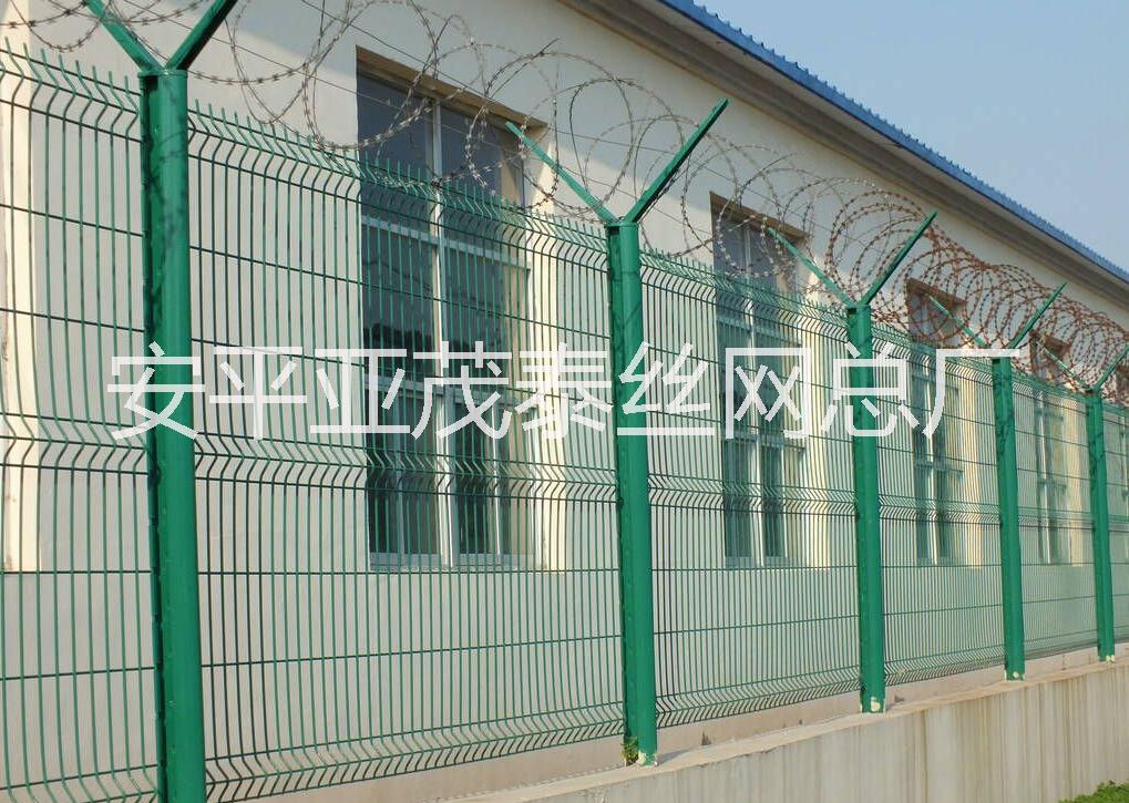 双边丝护栏网安装注意事项@安平县亚茂泰丝网厂图片