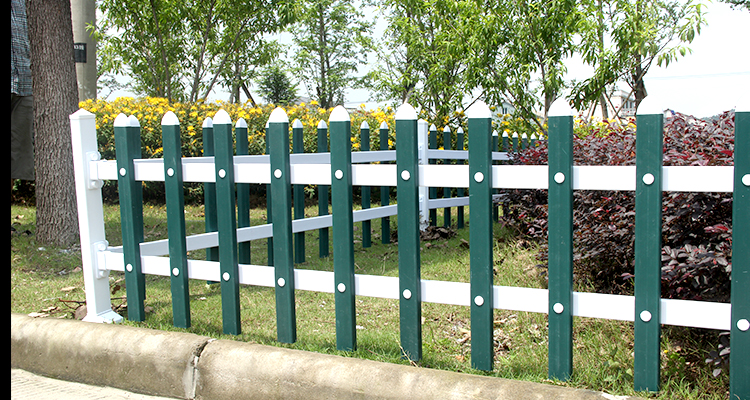 厂家直销pvc草坪围栏，pvc草坪护栏，塑钢护栏，锌钢护栏