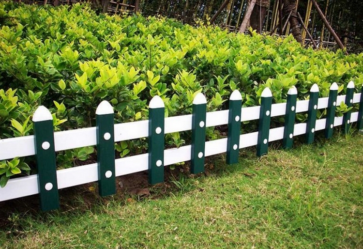 厂家直销pvc草坪围栏，pvc草坪护栏，塑钢护栏，锌钢护栏