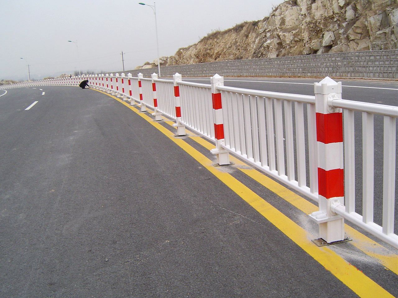 厂家直销优质锌钢道路护栏 塑钢道路护栏