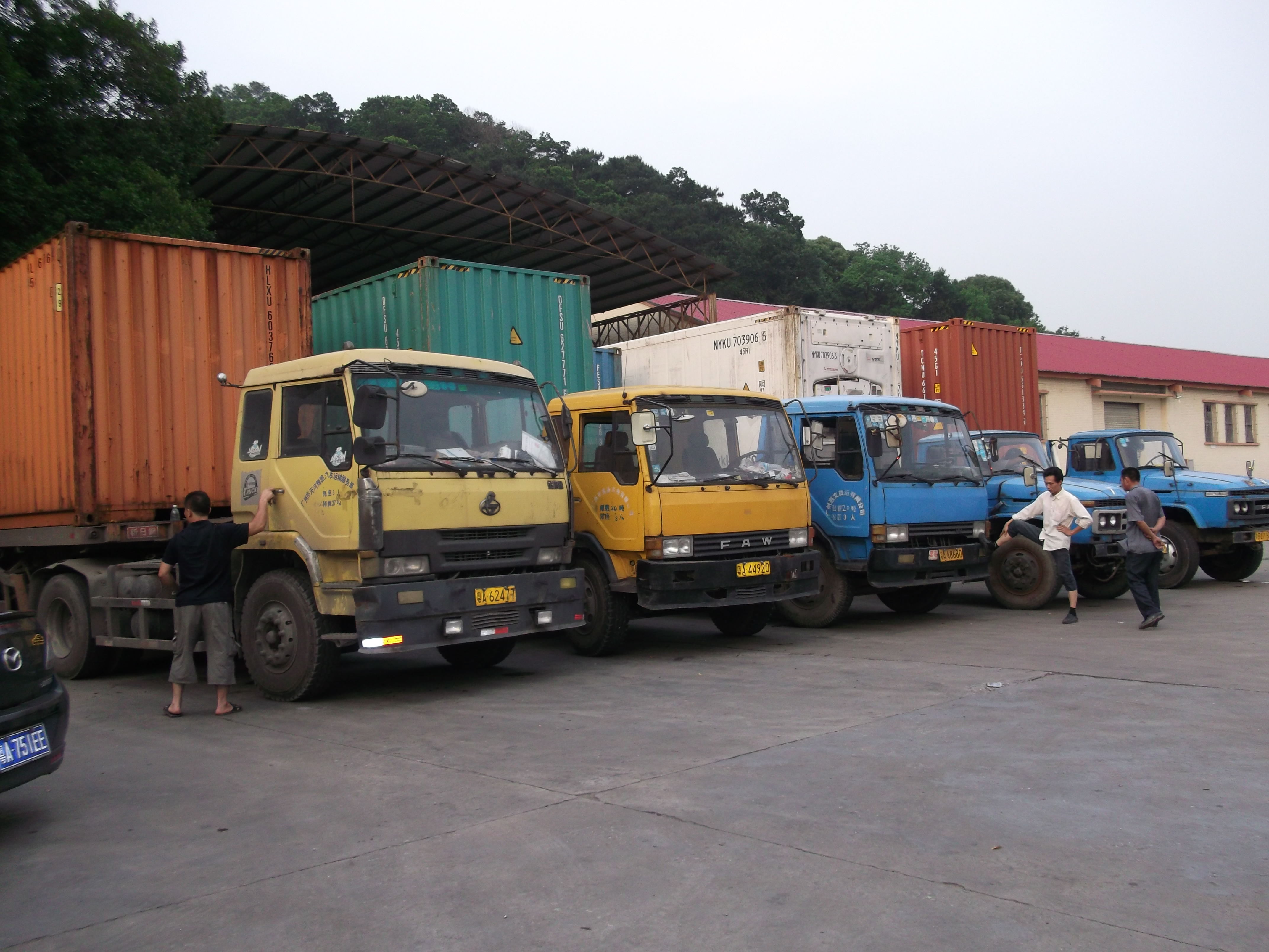 广州报关行，货柜拖车，散货吨车，大型仓库