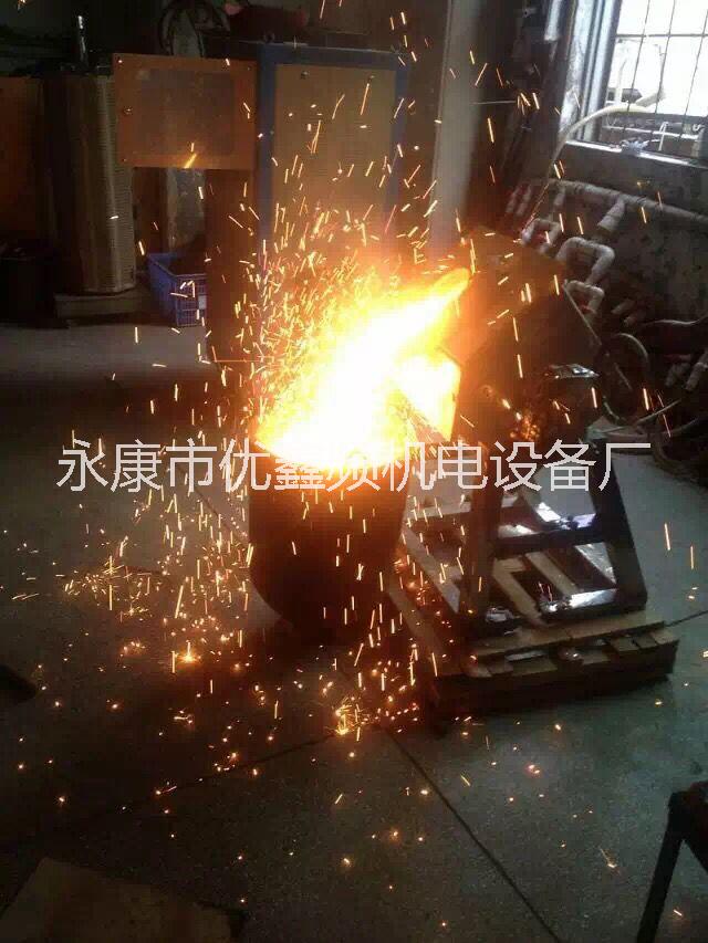 中频机械翻倒式熔铜炉图片