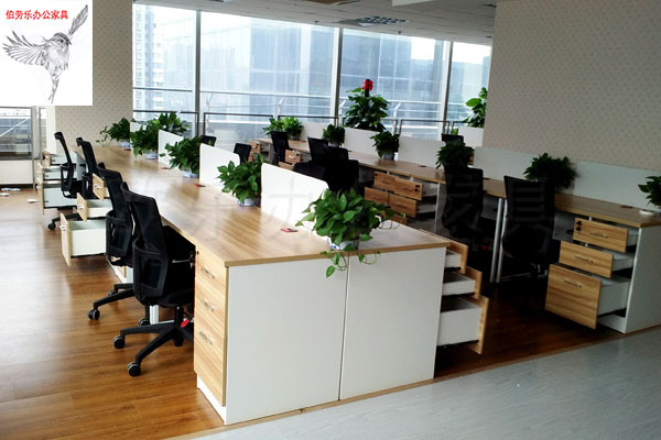 隔断式办公桌 办公室工位 广州办公家具定制图片