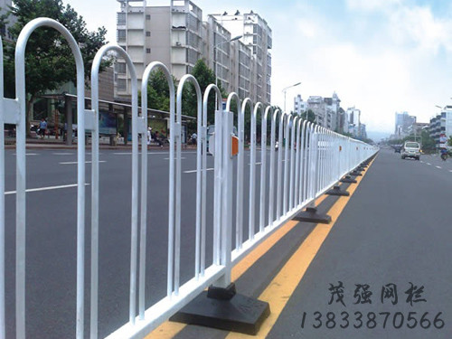河北道路锌钢护栏批发，上海道路锌钢护栏多少钱
