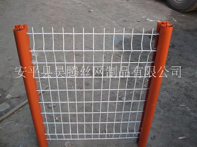 安平昊腾供应桃型柱护栏网高档小区围栏可定制图片