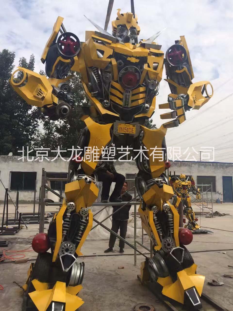 北京机械雕塑厂家定做加工变形金刚大黄蜂金属雕塑图片