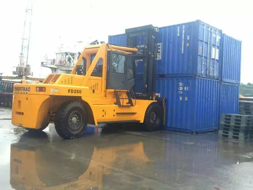 华南重工新款25吨内燃叉车港口码头集装箱大叉车25吨叉车图片厂家电话