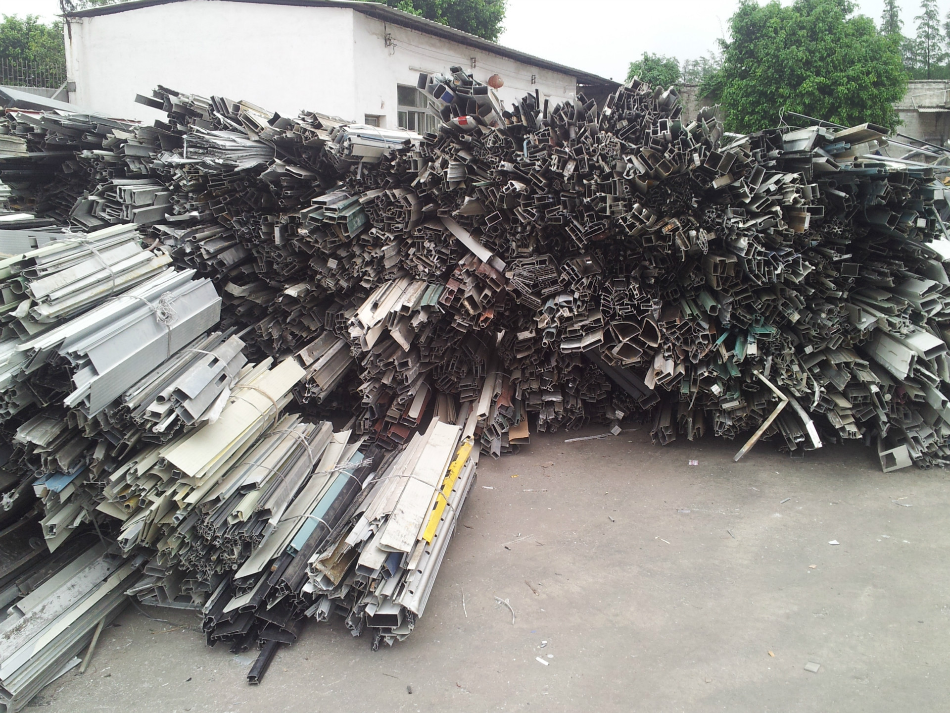 广誉%东莞废金属回收废铝合金价格型材铝管高价收购公司图片