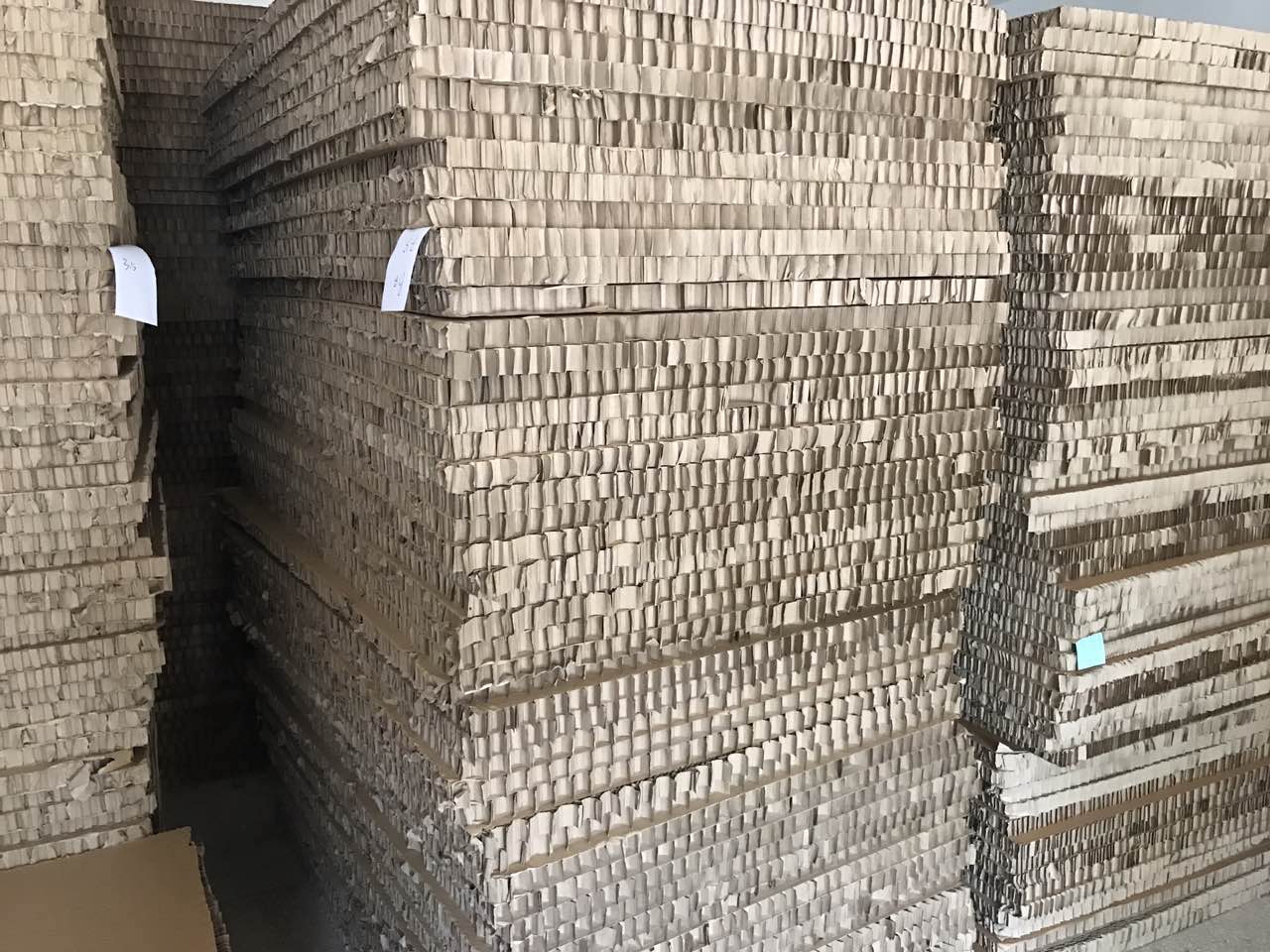 长期生产蜂窝纸板  高强度4层牛卡纸  蜂窝纸板批发价