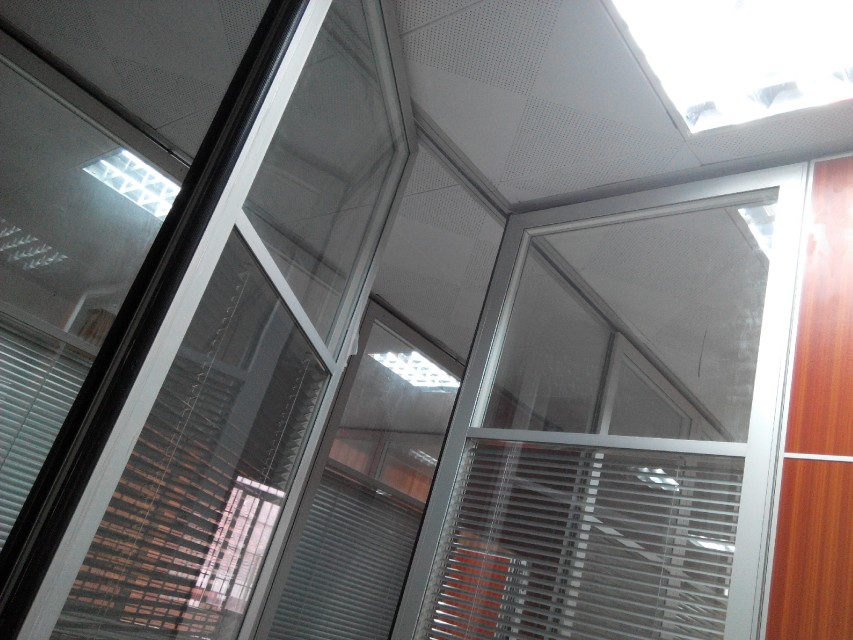 玻璃活动隔断加工，玻璃屏风定制，广州玻璃隔断安装，深圳玻璃屏风隔断哪里有 玻璃活动隔断屏风图片