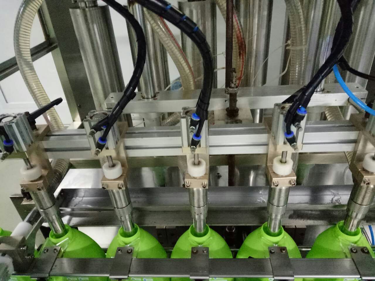 广州伺服电机6头灌装旋盖生产线 化妆品机器