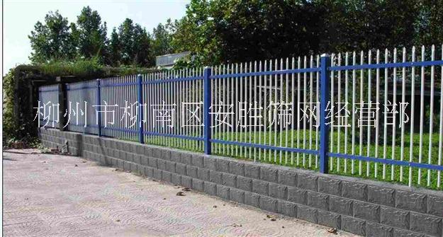 广西锌钢护栏网 铁艺围栏定做 花圃围栏厂家 浸塑护栏网批发