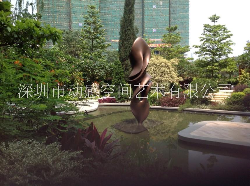 定制园林景观水景雕塑   抽象玻璃钢雕塑图片