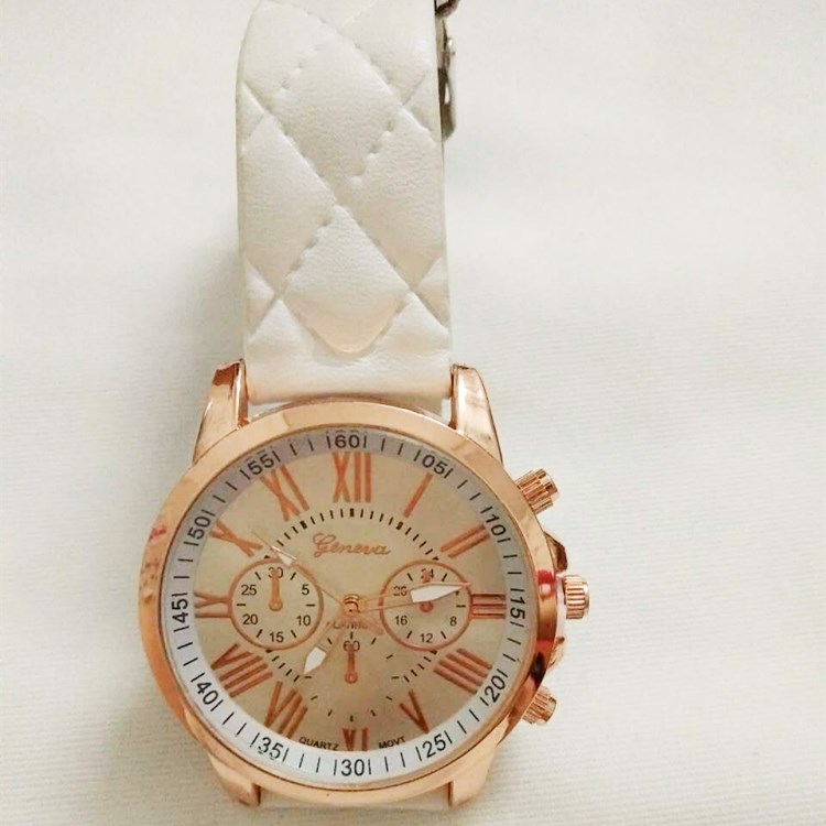 厂家直销三眼果冻表盘个性时尚斜格纹白色表带学生皮带手表