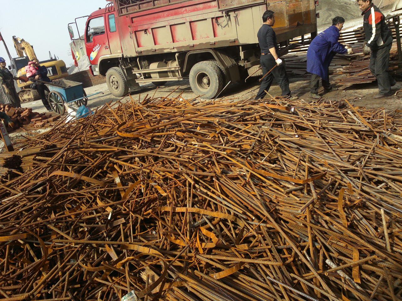 深圳回收工业铁，南山废钢筋回收，沙井模具铁回收图片