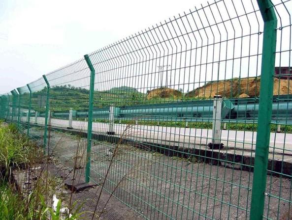 安平源海网栏生产供应 高速公路护栏网