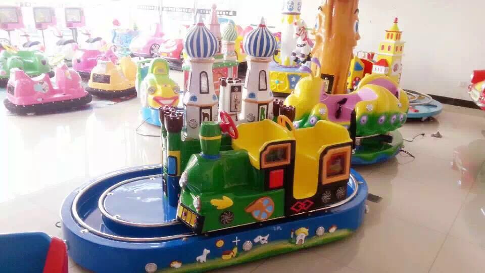 儿童游乐设备小火车城堡列车旋转火车公园大型娱乐项目产地货源图片
