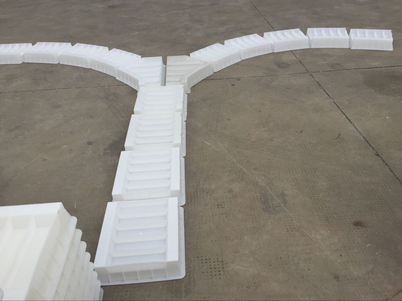 甘肃拱形骨架护坡塑料模具，高速公路拱形护坡模具，铁路拱形骨架护坡模具 厂家