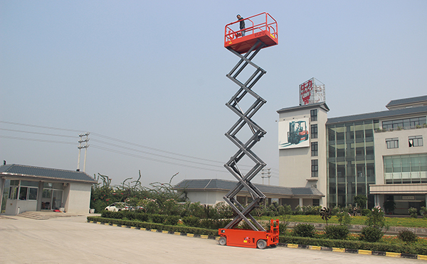 上海牛力机械GTJZ自行走式剪叉高空作业升降平台厂家销售价格是多少？图片